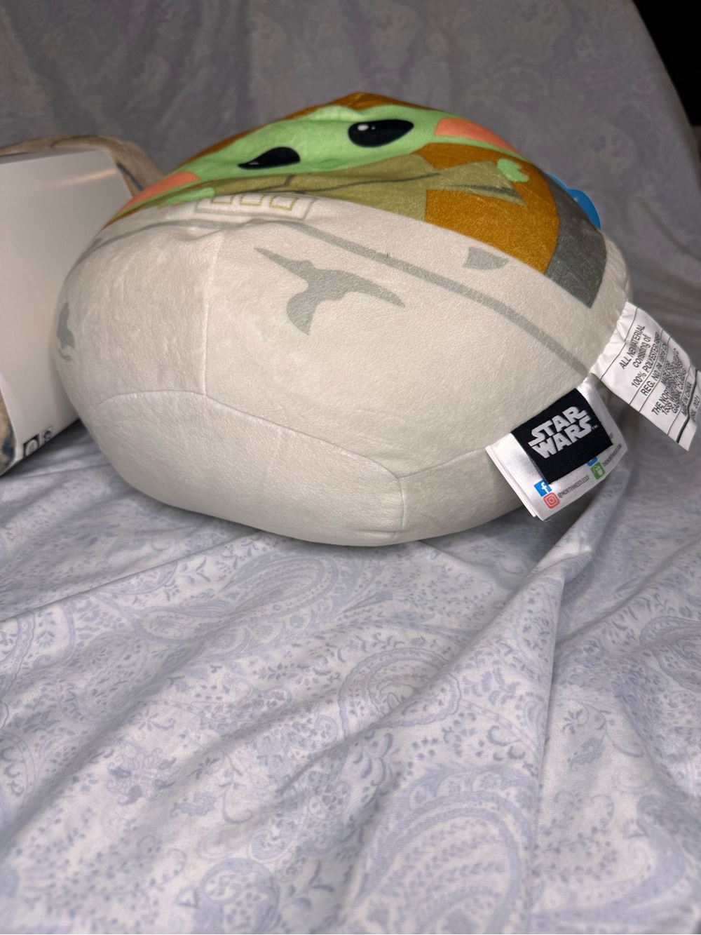 Star Wars Grogu thick plush blanket & Super soft & squishy Grogu cloud pillow - Picture 4 of 12